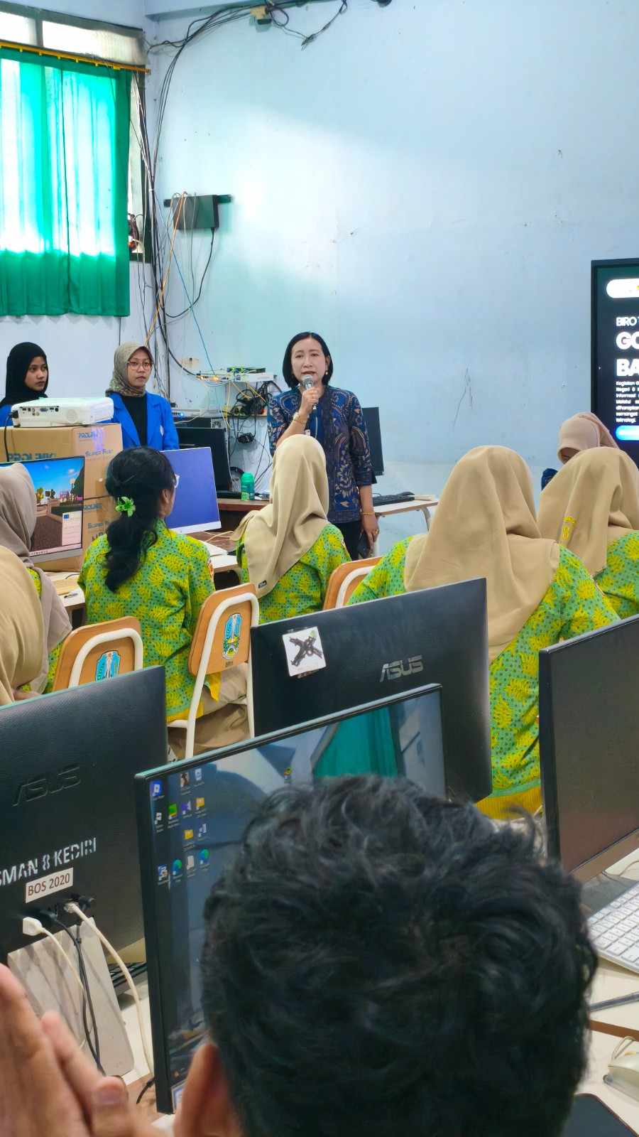 GOES TO SCHOOL BATCH 2